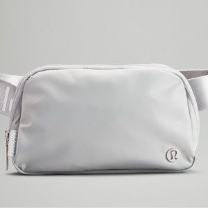 Everywhere Belt Bag 1L Silver Drop